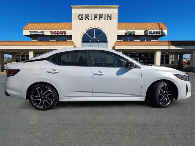 Used 2025 Nissan Sentra SR w/ SR Premium Package image 3
