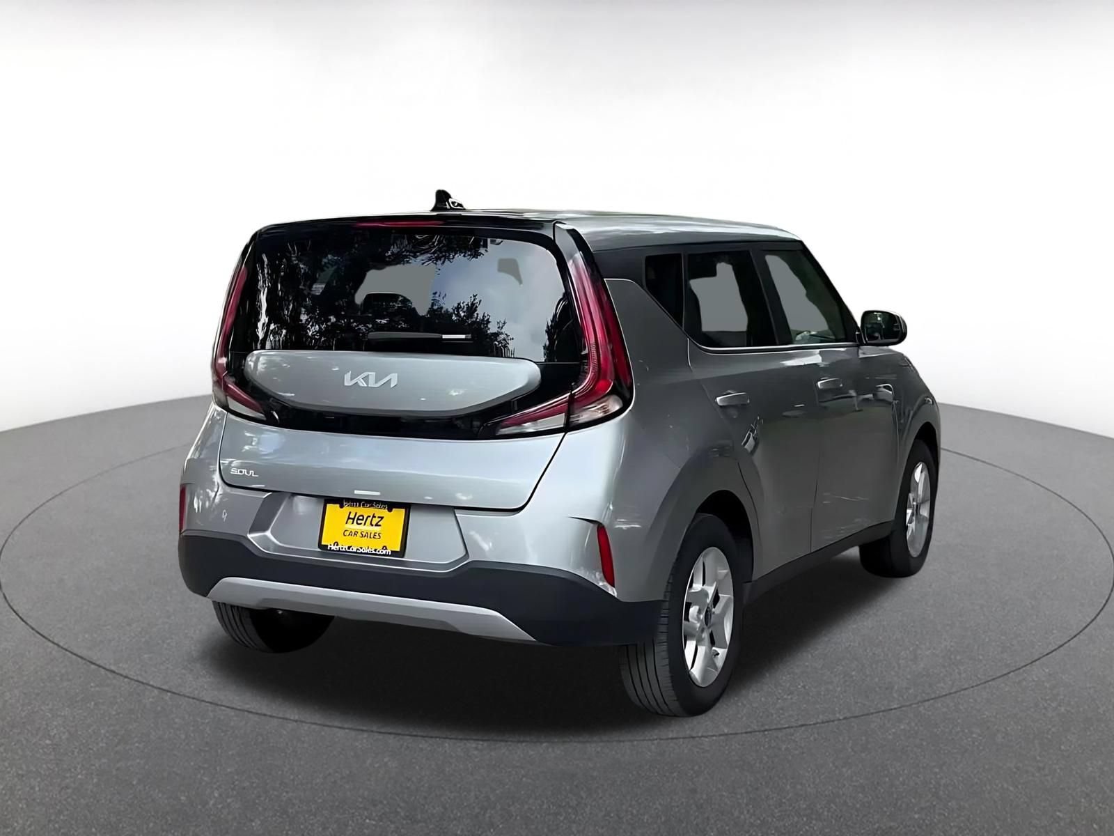 Used 2025 Kia Soul LX w/ LX Technology Package FWD image 12