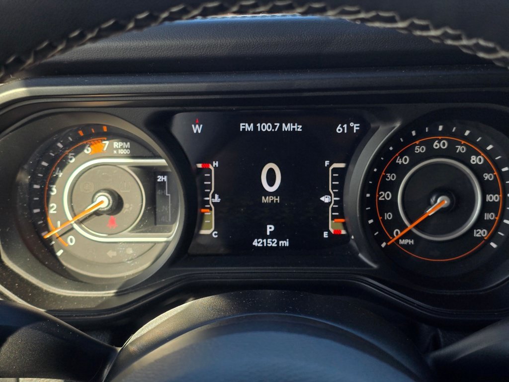 Used 2025 Jeep Wrangler Unlimited Rubicon AWD/4WD image 36