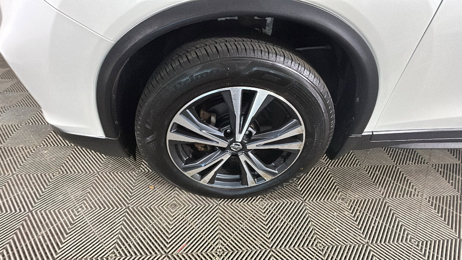 Used 2020 Nissan Rogue SV AWD/4WD image 10