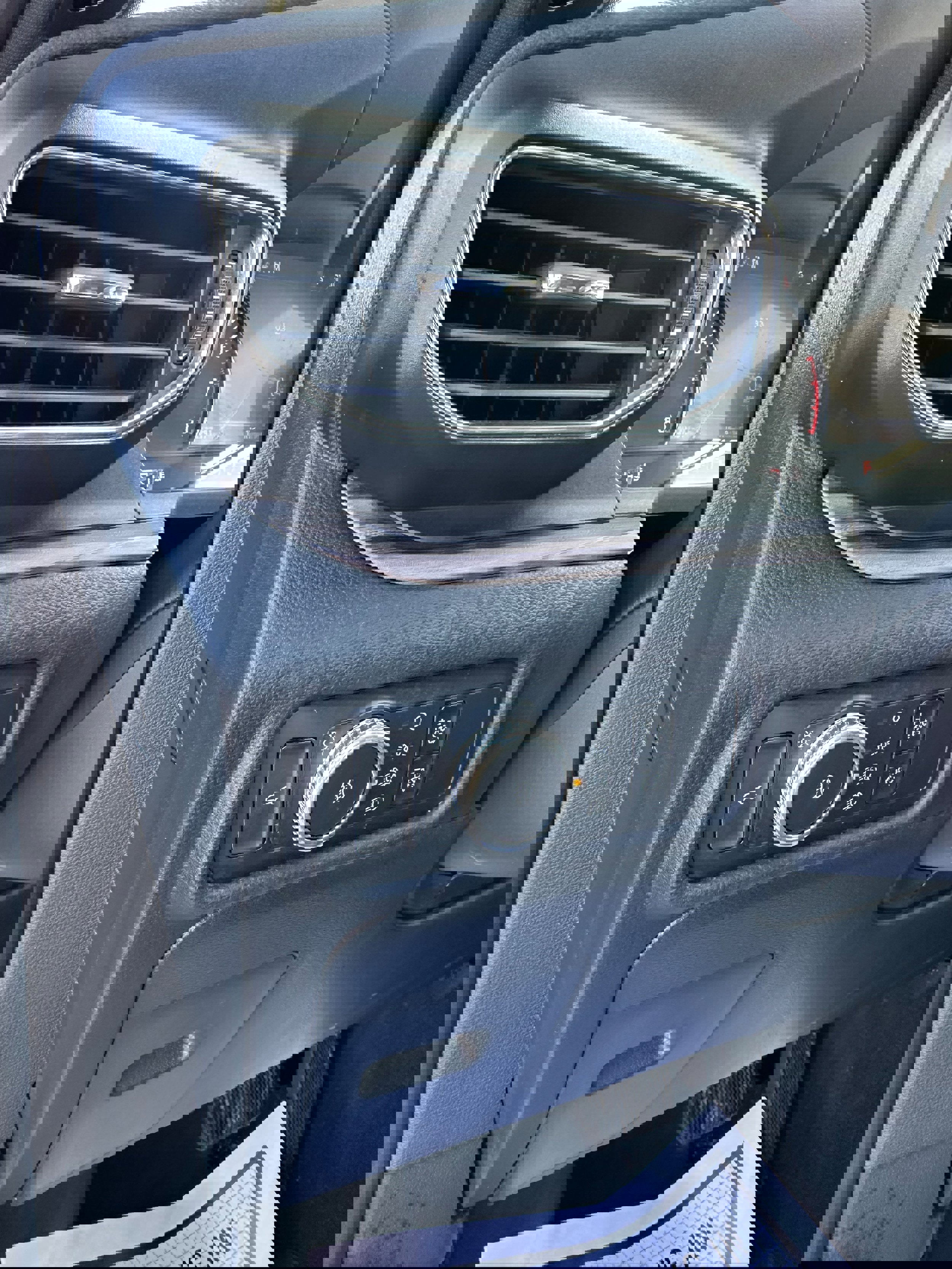 Used 2020 Ford Explorer Limited image 17