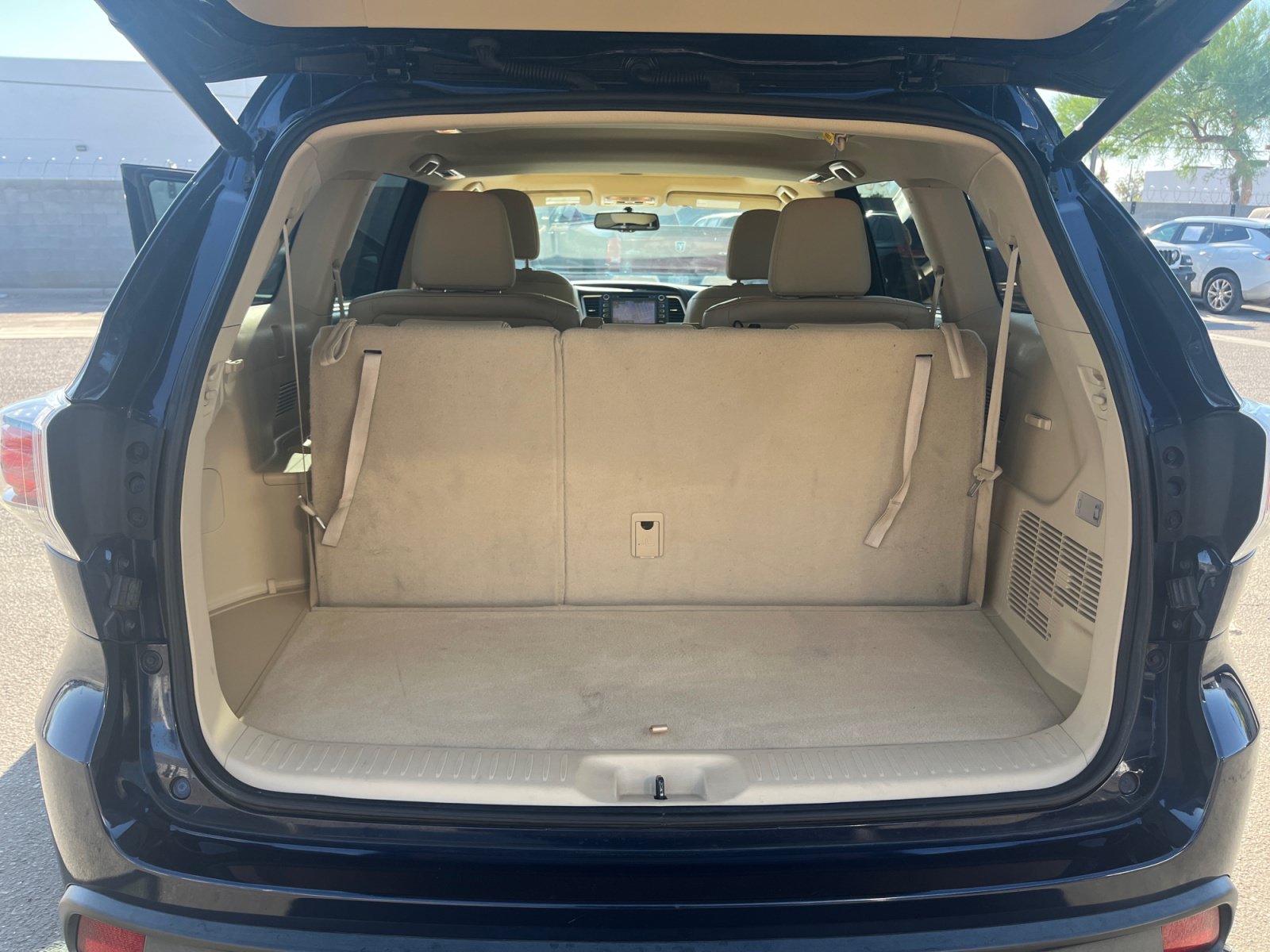 Used 2016 Toyota Highlander XLE FWD image 29