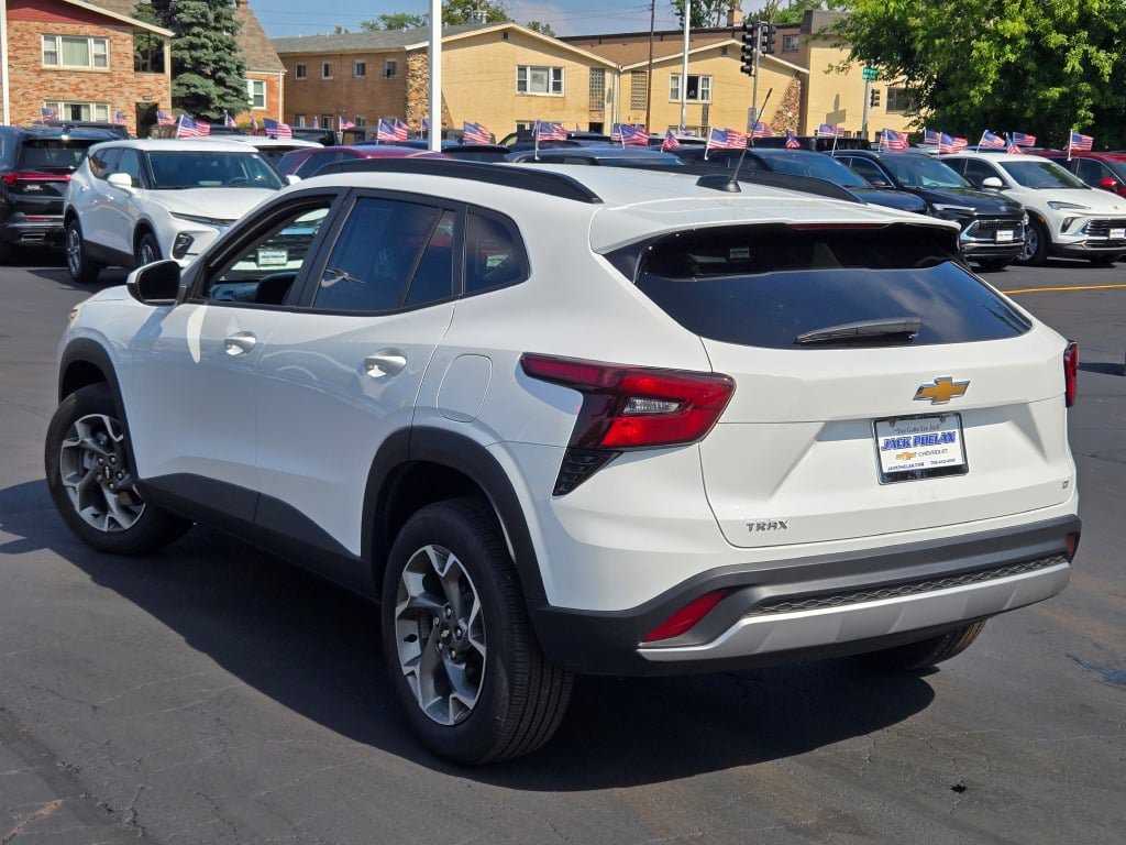 Used 2026 Chevrolet Trax LT FWD image 14
