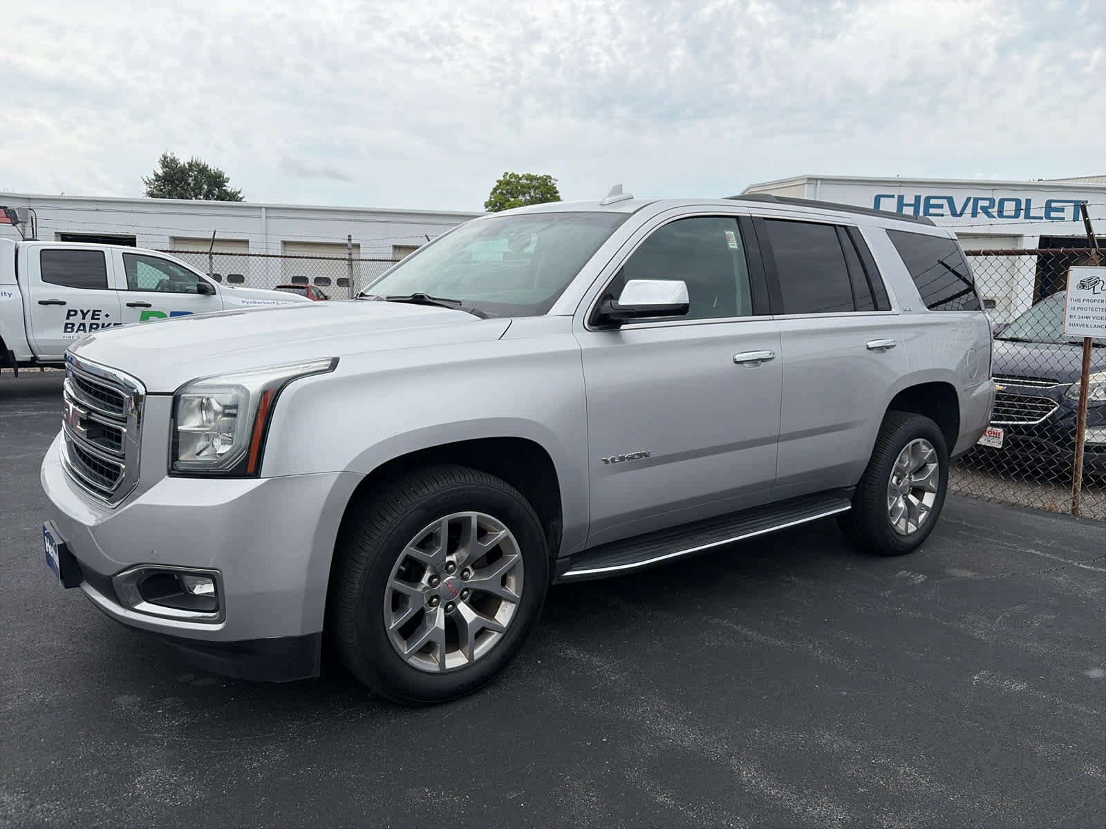 Used 2018 GMC Yukon SLT AWD/4WD image 1