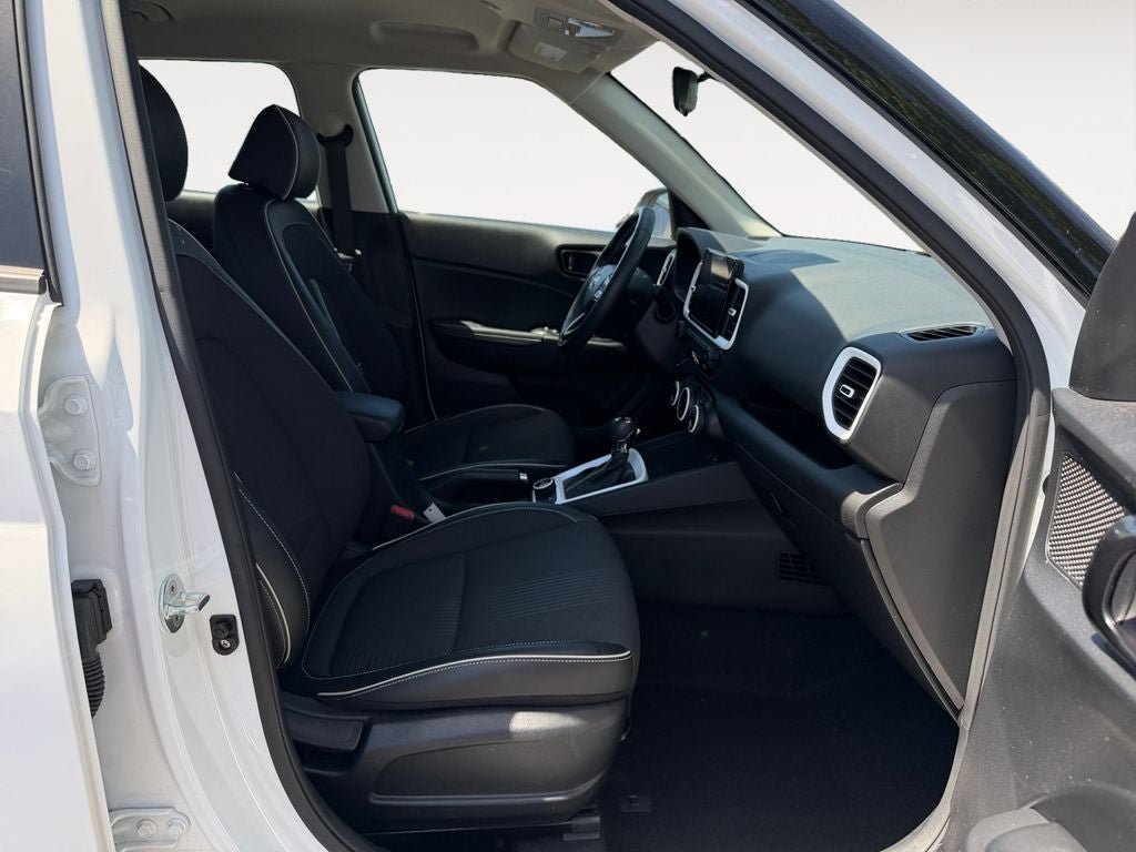 Used 2023 Hyundai Venue Limited FWD image 24