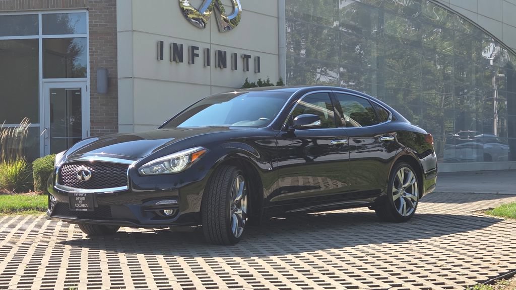 Used 2019 INFINITI Q70 Luxe w/ Sport Package AWD/4WD image 6