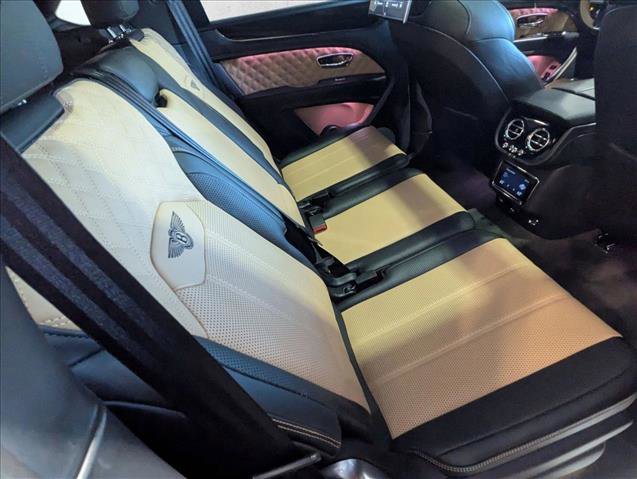 Used 2023 Bentley Bentayga image 22