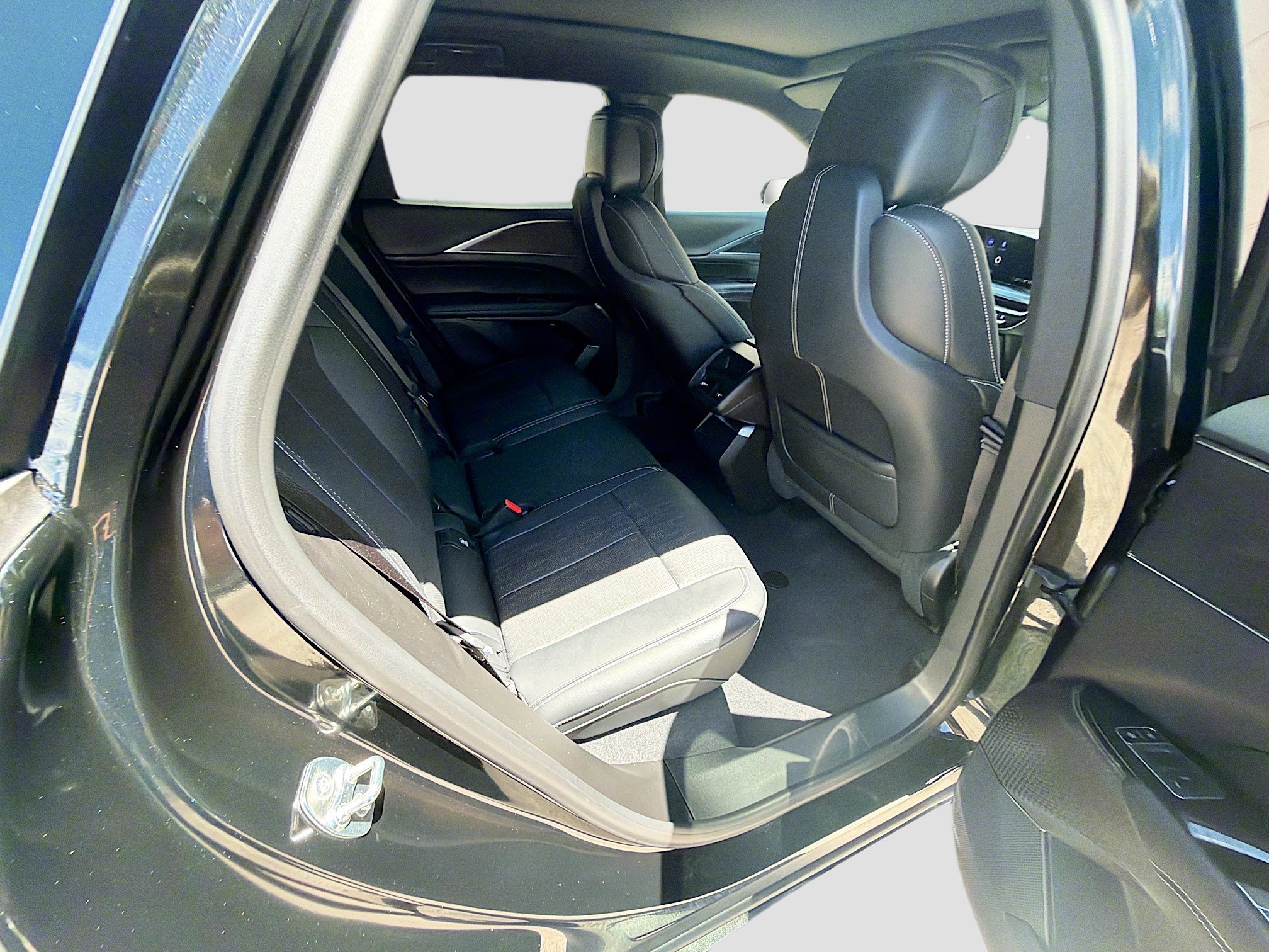 Used 2024 Cadillac Lyriq Luxury image 29