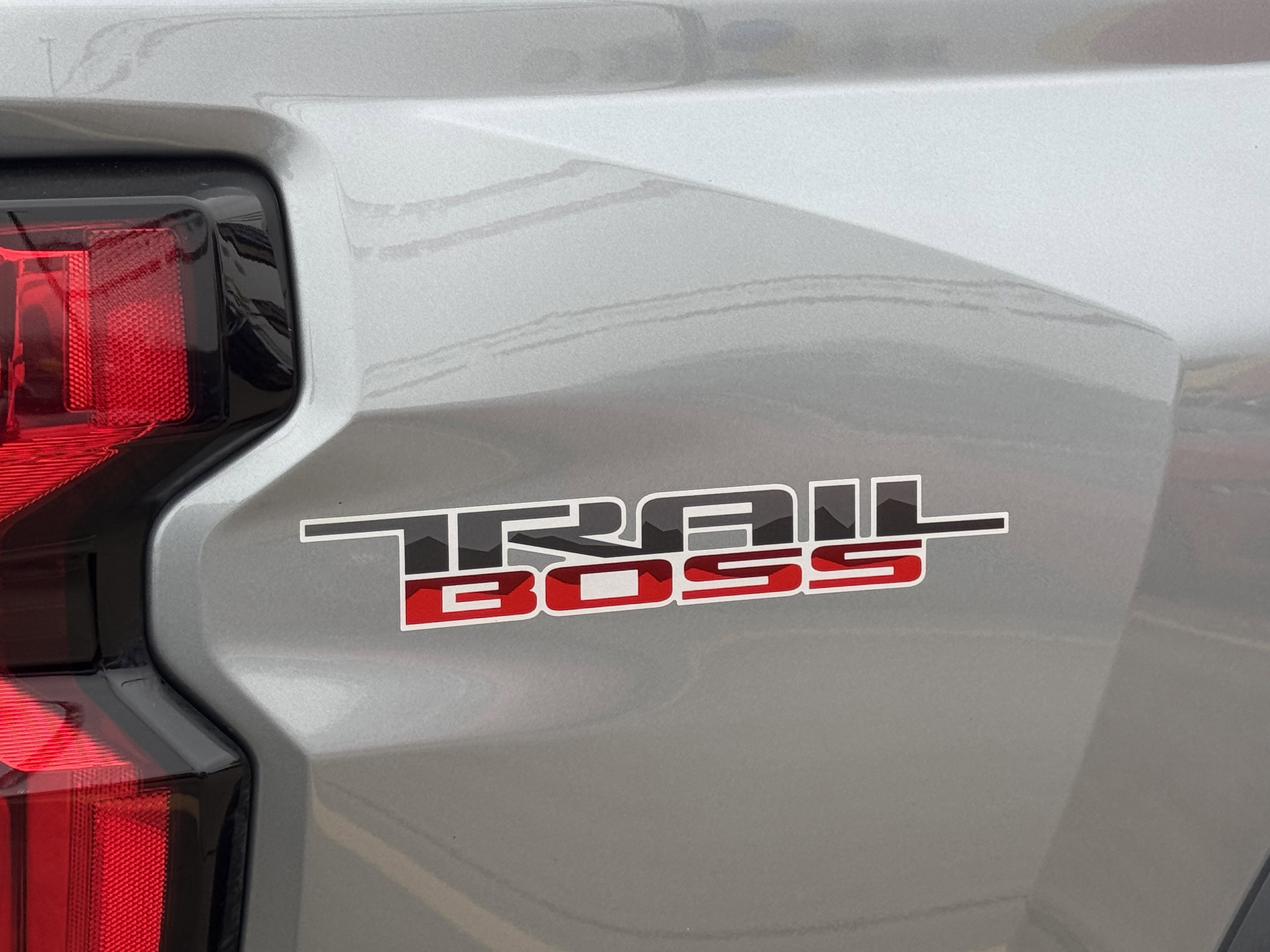 Used 2023 Chevrolet Colorado Trail Boss image 6