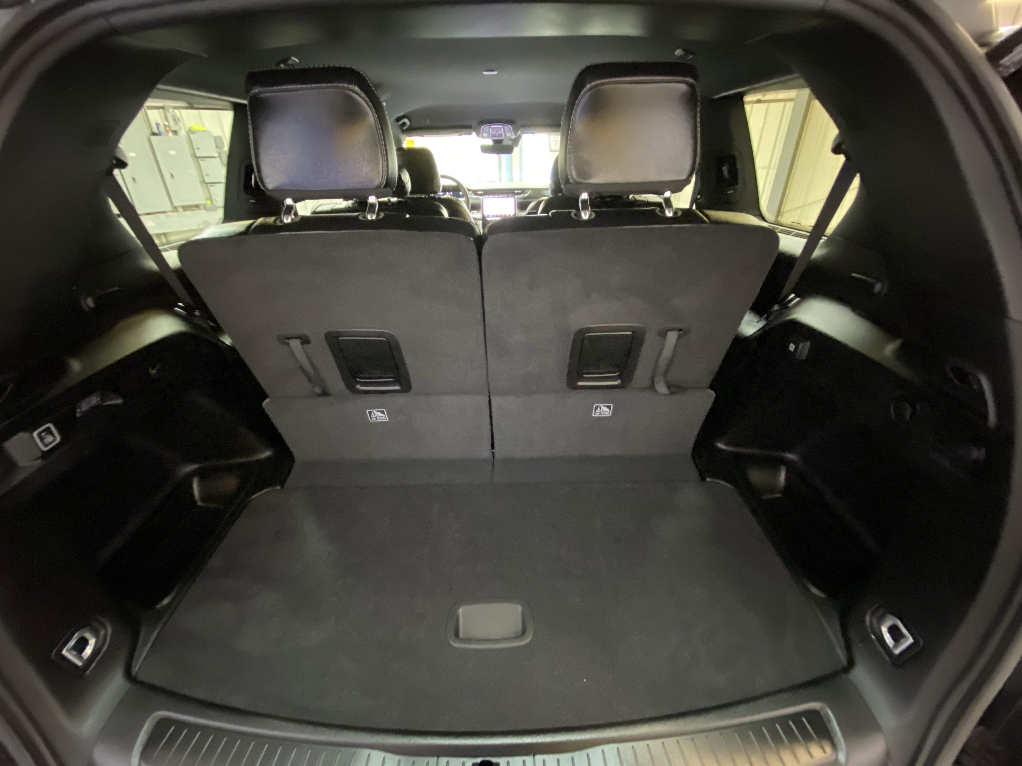 Used 2025 Jeep Grand Cherokee L Limited w/ Black Appearance Package image 32