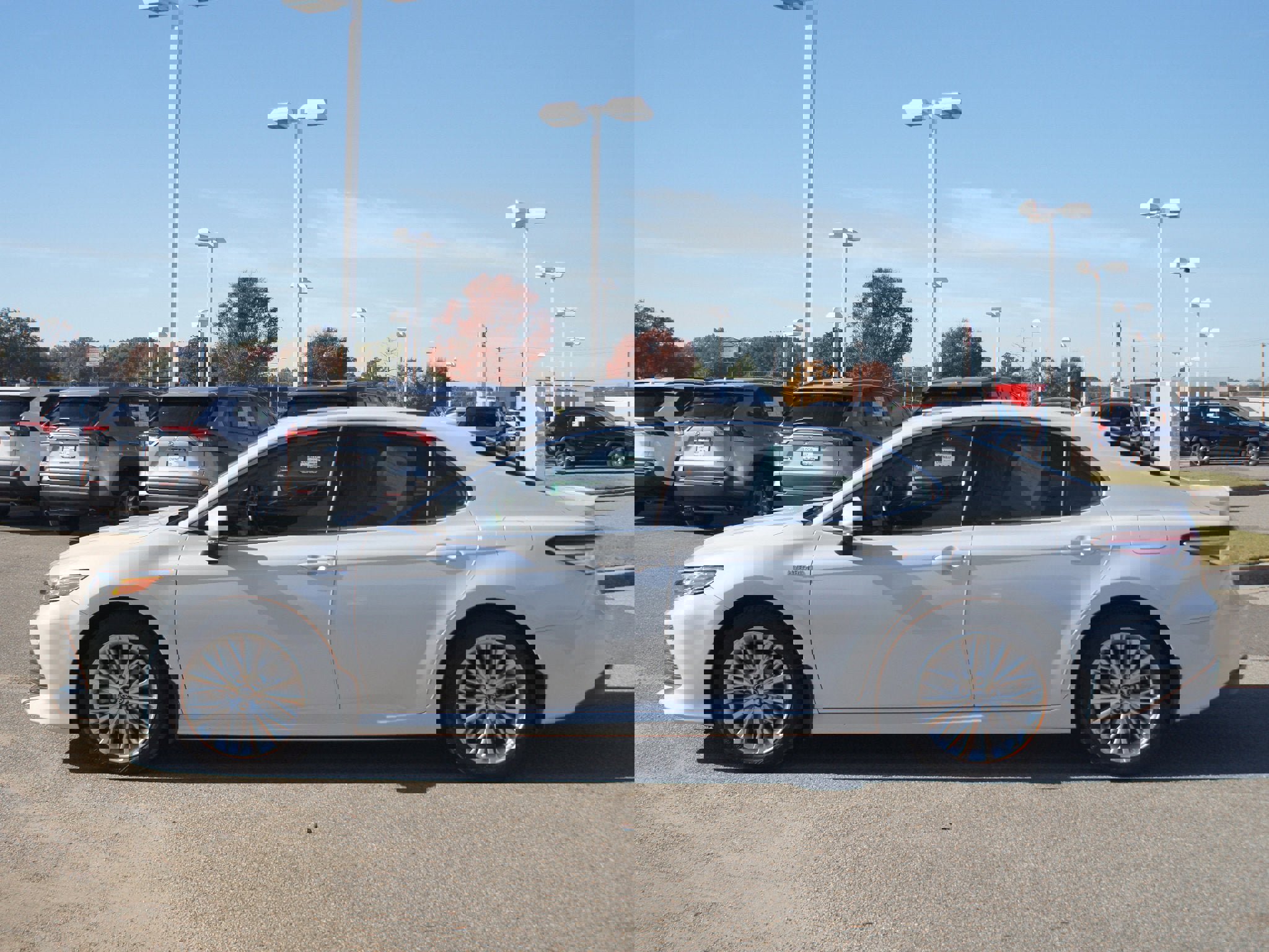 Used 2019 Toyota Camry XLE image 14