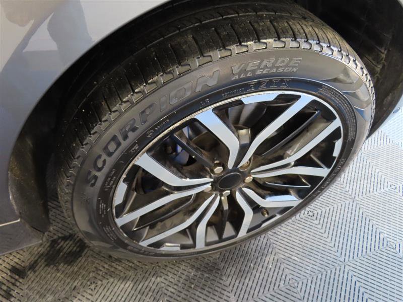 Used 2017 Land Rover Range Rover Sport SVR image 9