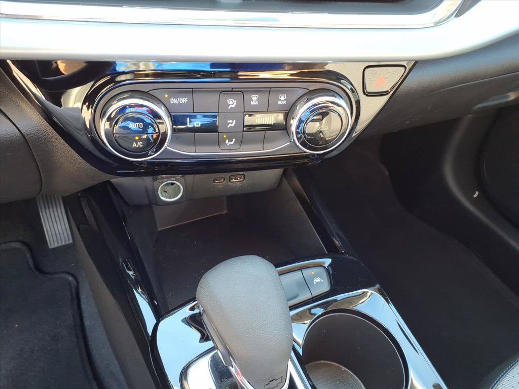 Used 2025 Chevrolet Trax LT FWD image 30