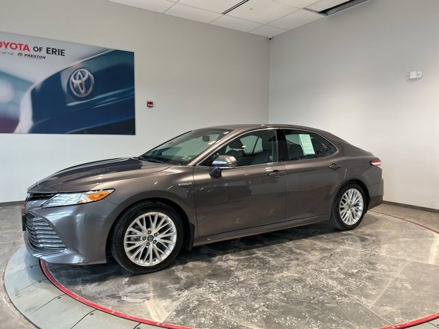 Used 2019 Toyota Camry XLE w/ Sunroof Package image 3