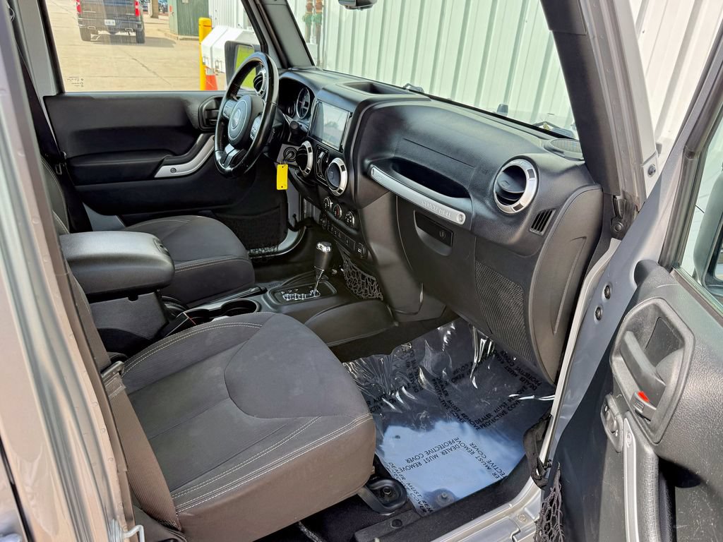 Used 2017 Jeep Wrangler Unlimited Sahara AWD/4WD image 20