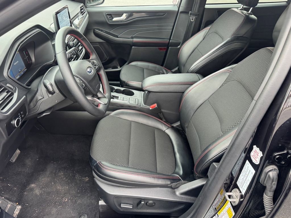 Used 2025 Ford Escape ST-Line image 5