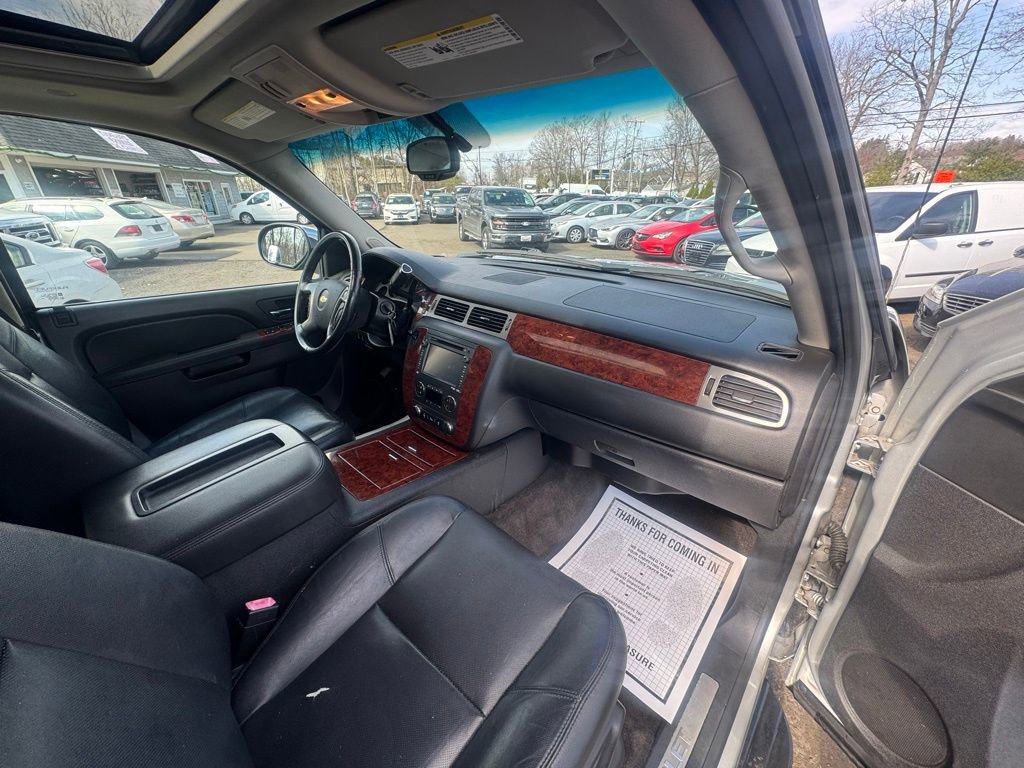 Used 2013 Chevrolet Avalanche LTZ image 18