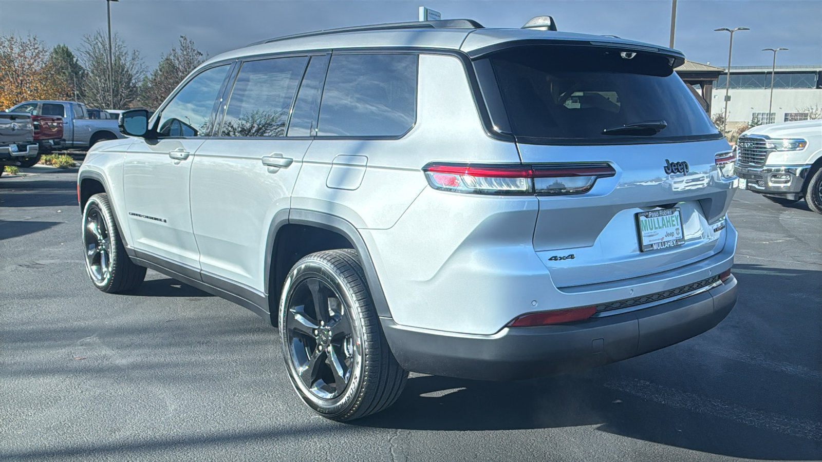 New 2025 Jeep Grand Cherokee L Limited w/ Luxury Tech Group II AWD/4WD image 5