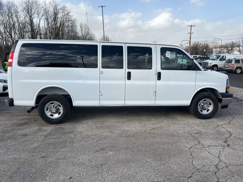 Used 2025 Chevrolet Express 3500 LT w/ LT Preferred Equipment Group image 8