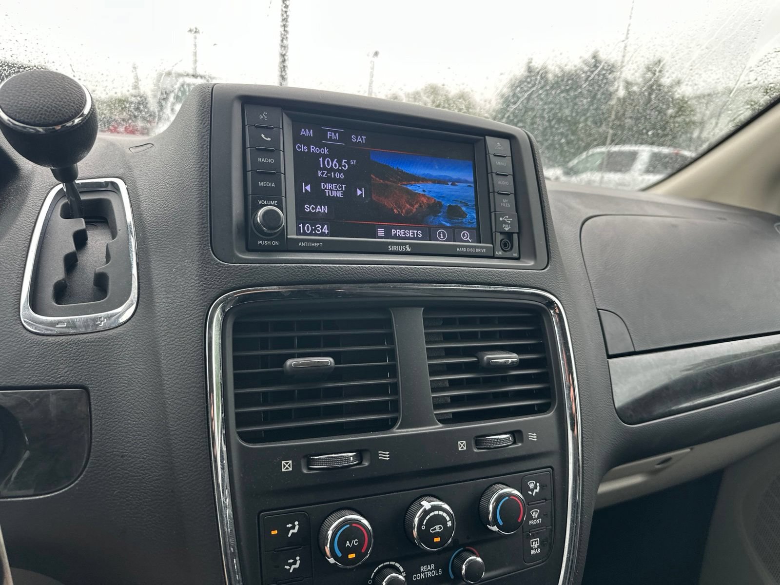 Used 2018 Dodge Grand Caravan SE w/ UConnect Hands-Free Group FWD image 12