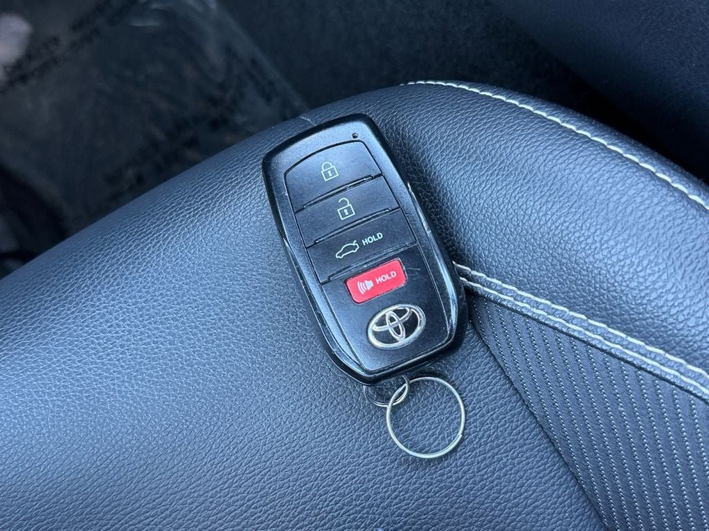 Used 2025 Toyota Camry SE FWD image 31