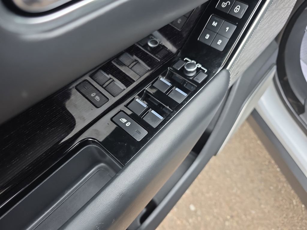 Used 2018 Land Rover Range Rover Velar R-Dynamic HSE AWD/4WD image 11
