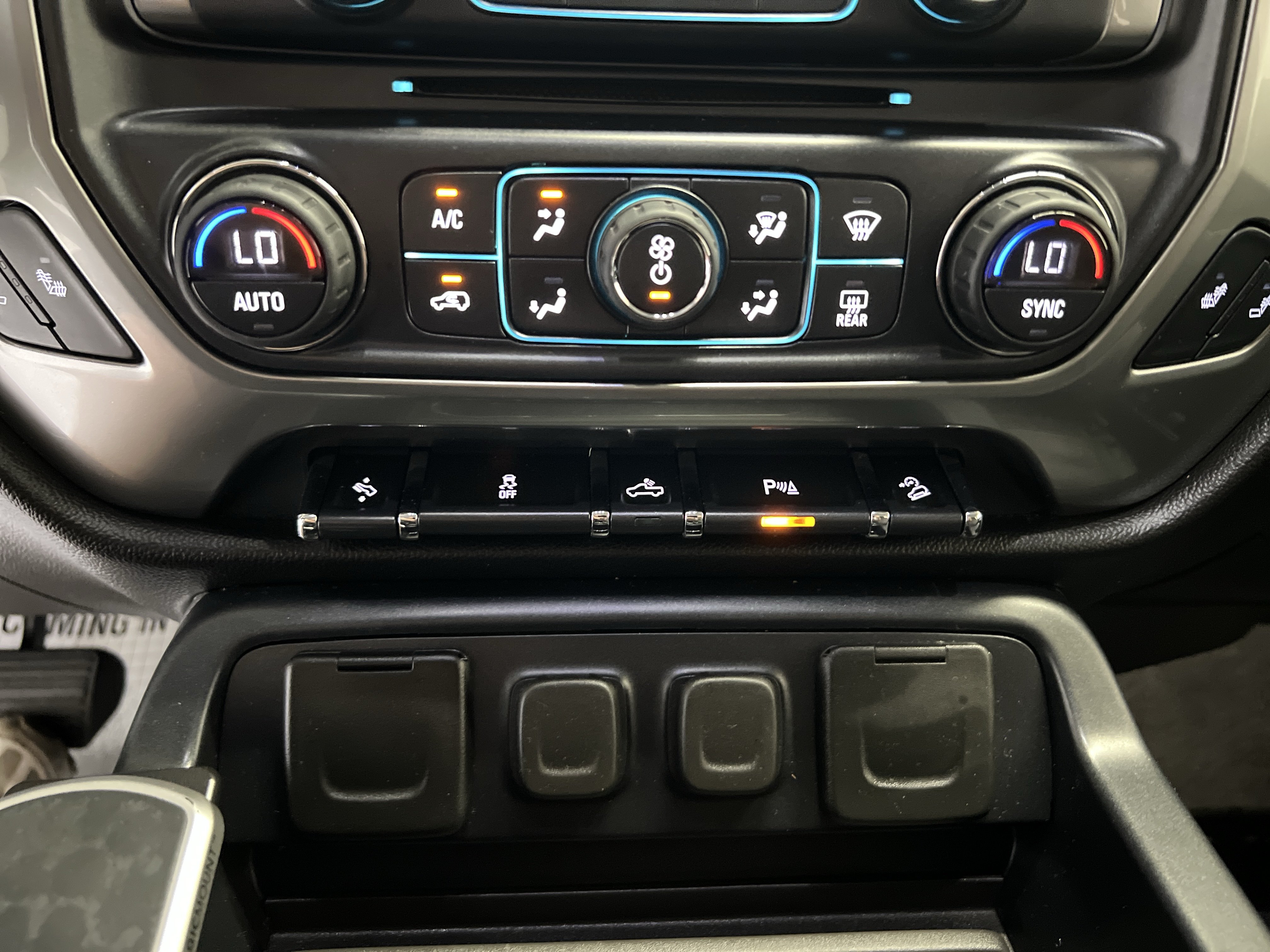 Used 2018 Chevrolet Silverado 1500 LT w/ All Star Edition AWD/4WD image 20