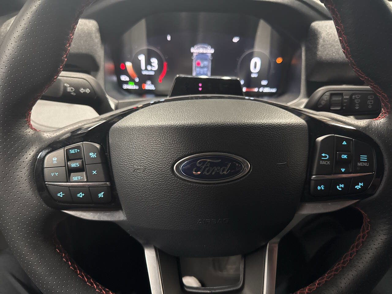 Used 2025 Ford Explorer ST-Line w/ ST-Line Street Pack image 25