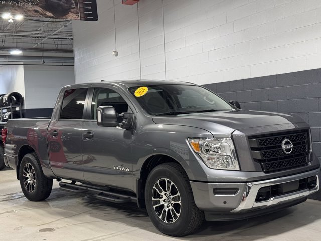 Used 2024 Nissan Titan SV w/ SV Convenience Package image 2