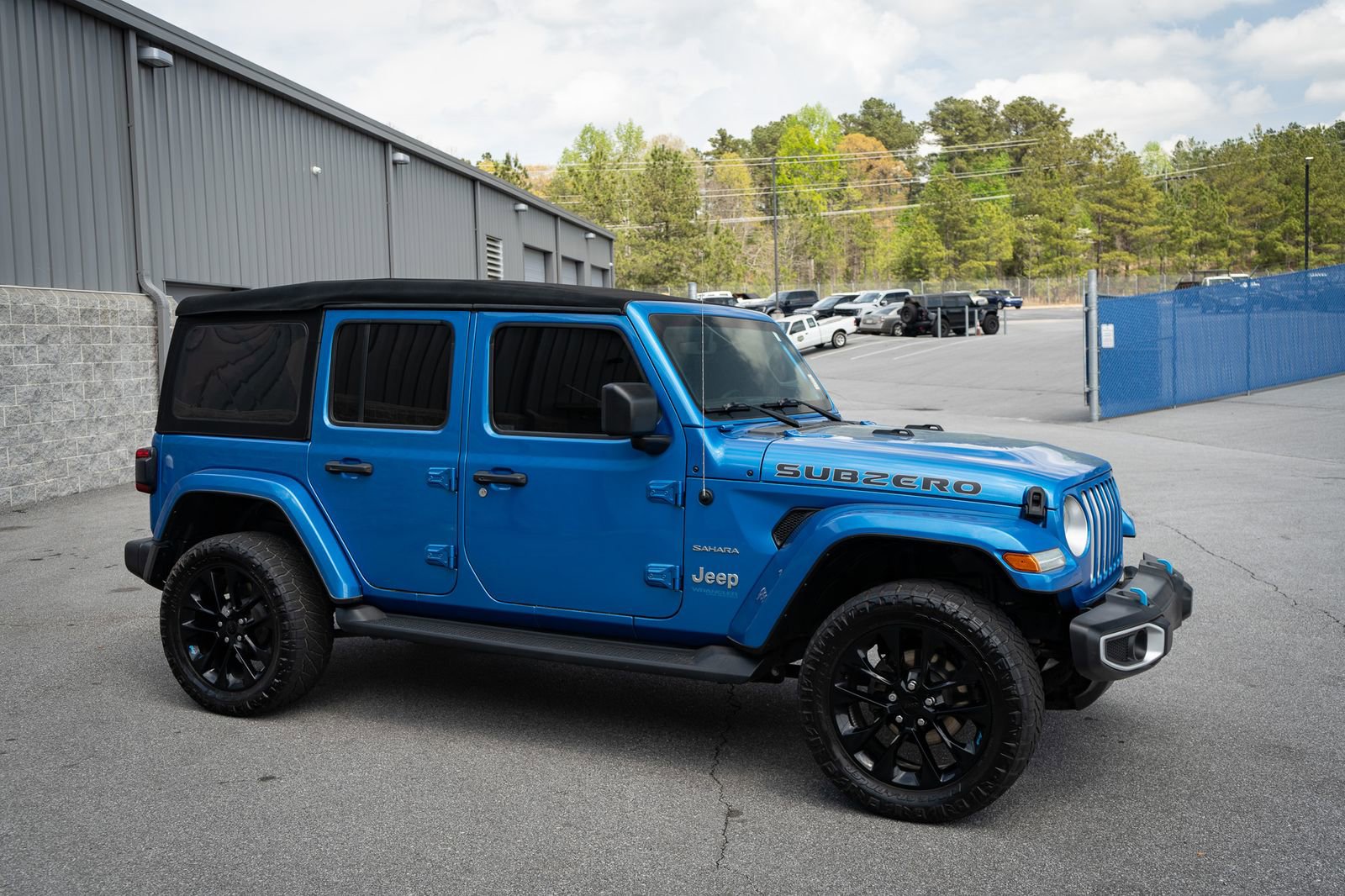 Used 2022 Jeep Wrangler Unlimited Sahara w/ Cold Weather Group AWD/4WD image 12