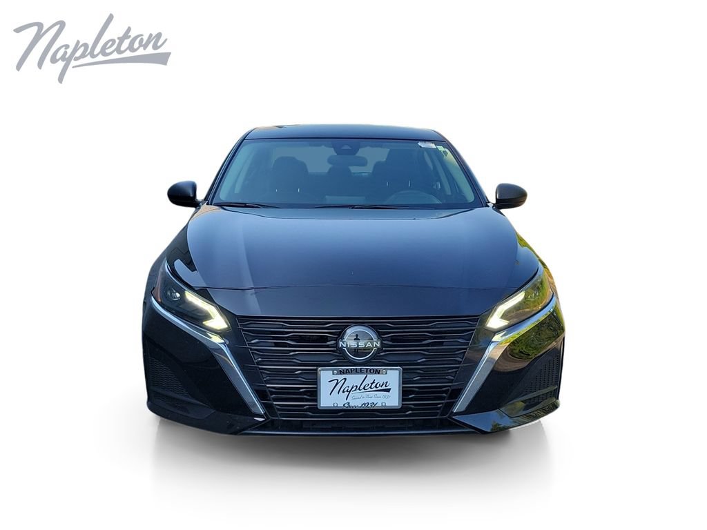Used 2024 Nissan Altima 2.5 SV FWD image 9