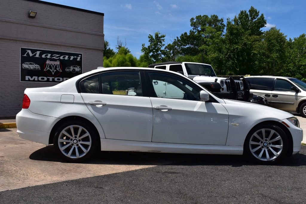 Used 2011 BMW 328i Sedan w/ Premium Pkg image 4