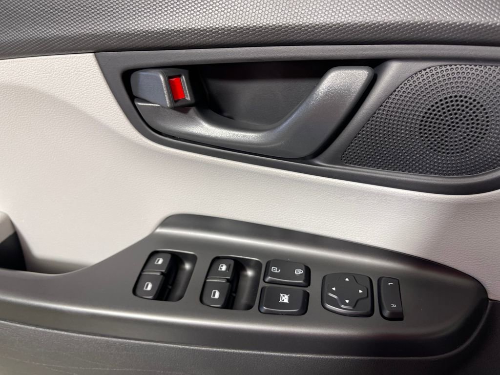 Certified 2023 Hyundai Kona SE w/ Cargo Package image 18