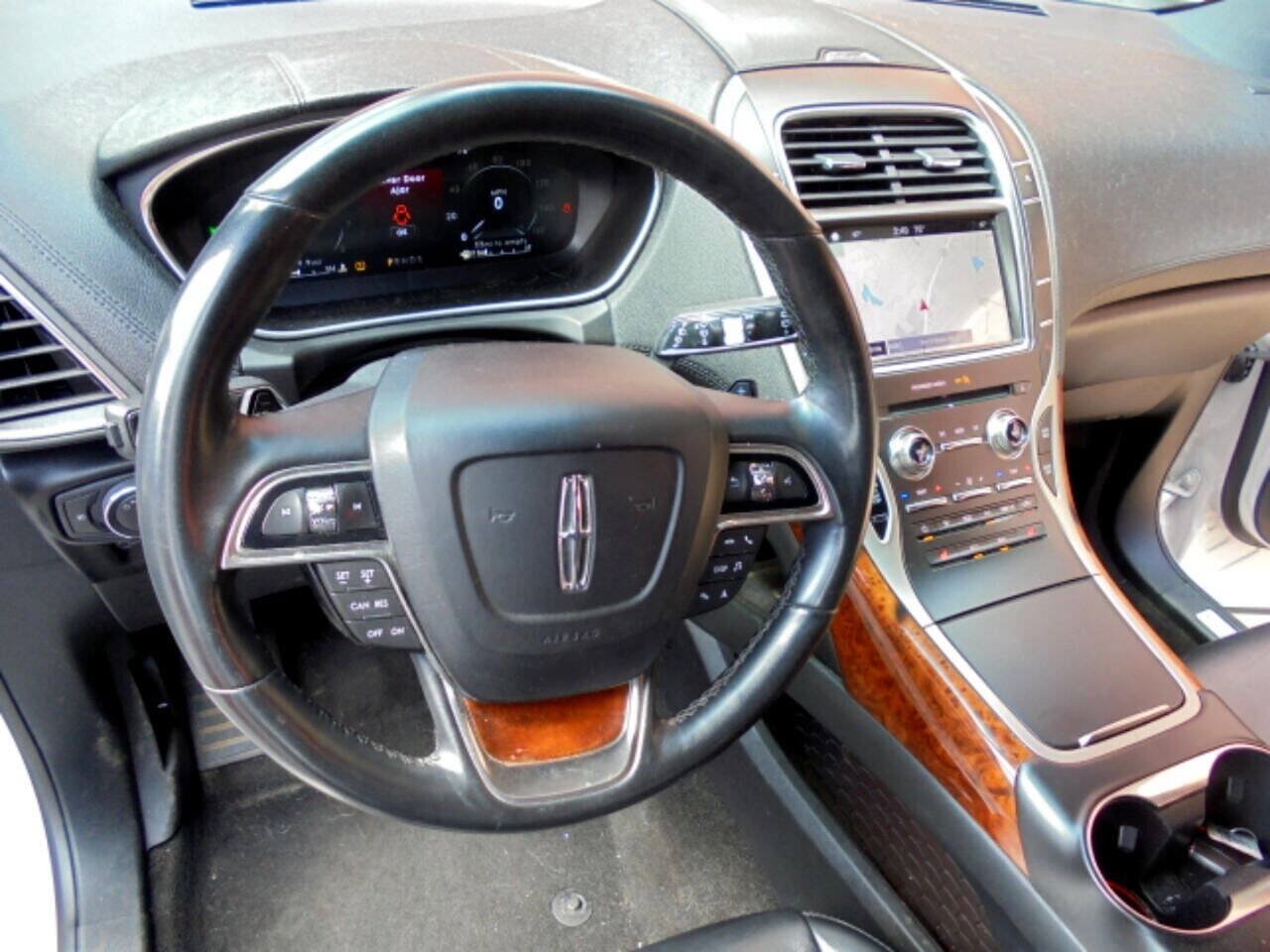 Used 2019 Lincoln Nautilus Select AWD/4WD image 9