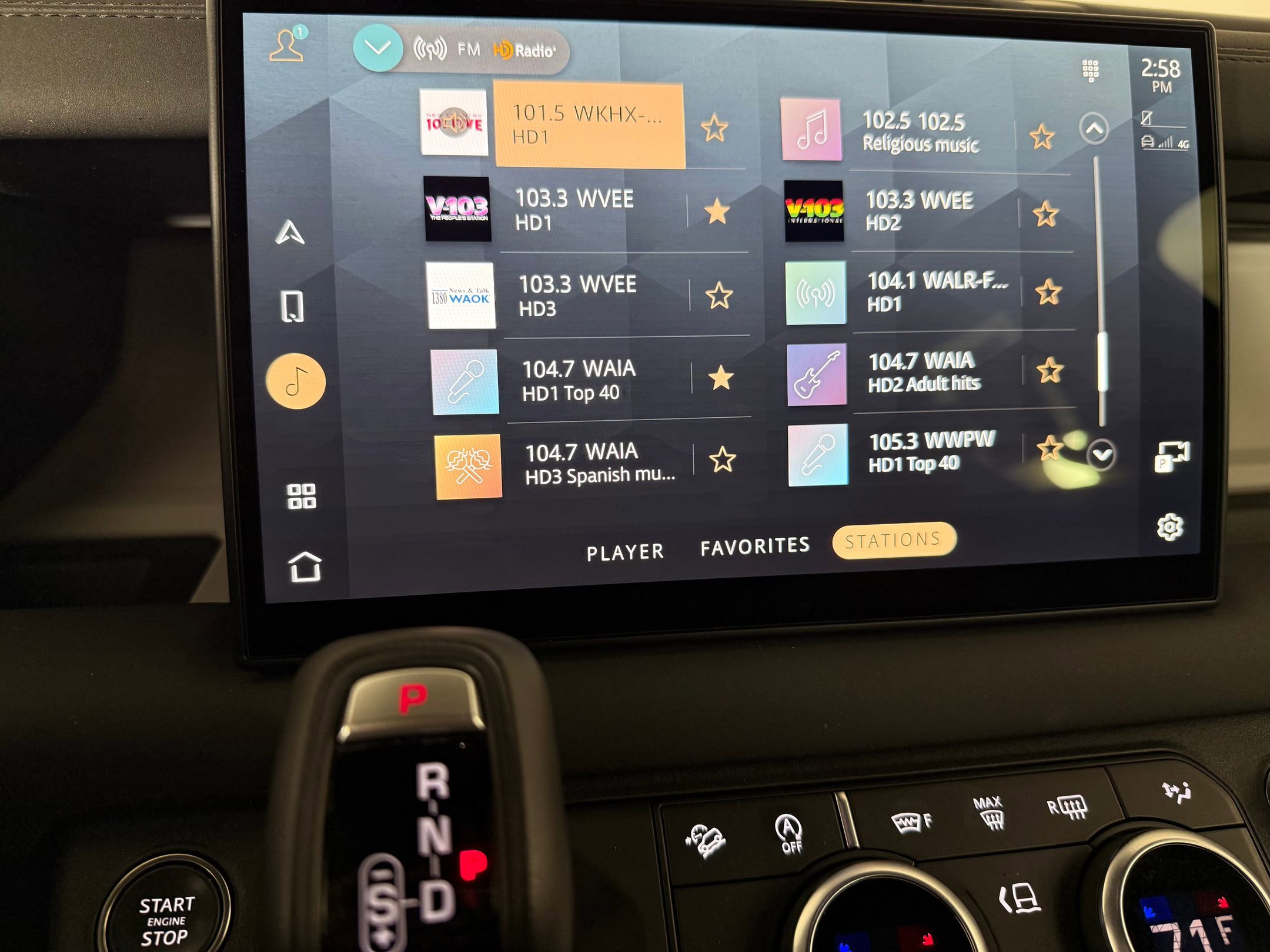 Used 2025 Land Rover Defender 110 S image 25