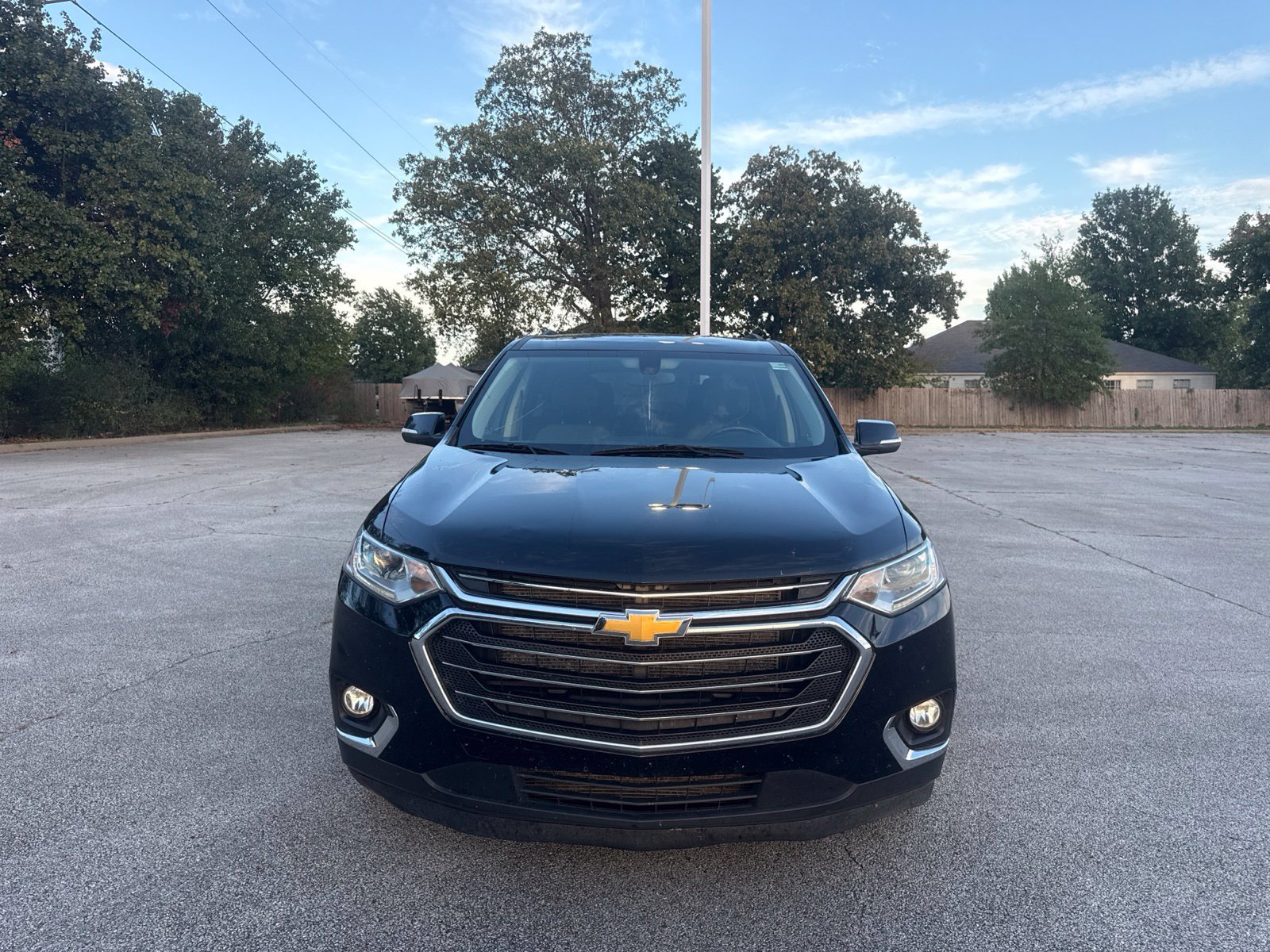 Used 2021 Chevrolet Traverse LT FWD image 2
