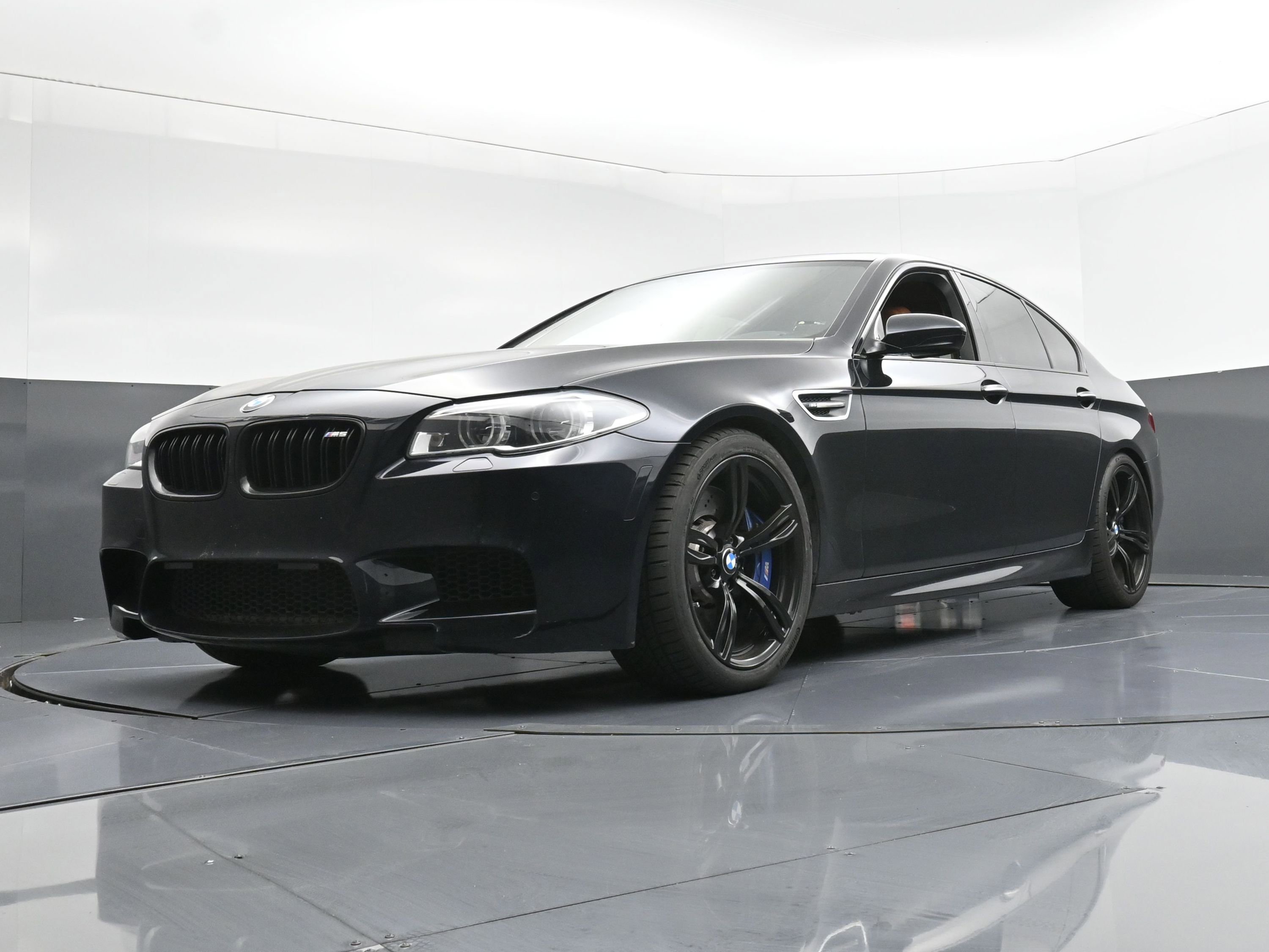Used 2015 BMW M5 image 24
