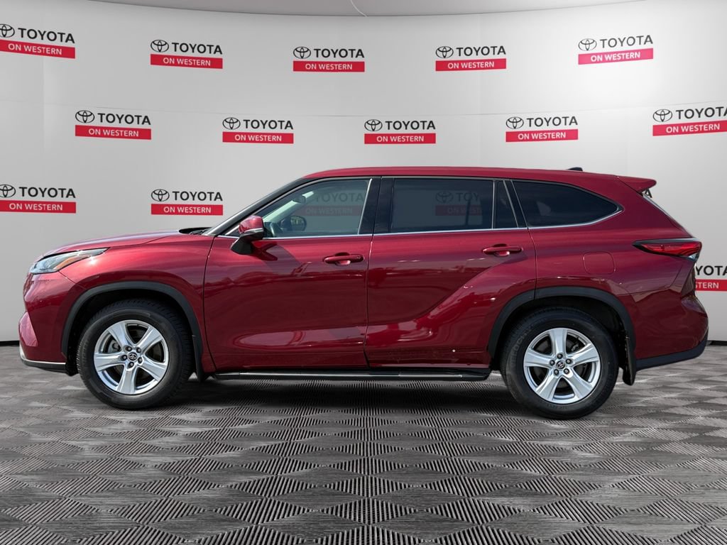 Used 2022 Toyota Highlander LE AWD/4WD image 8