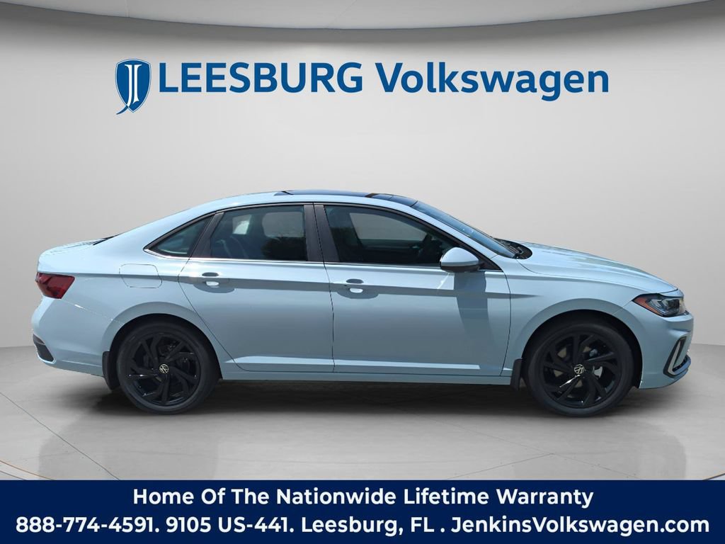 New 2026 Volkswagen Jetta SE FWD image 3