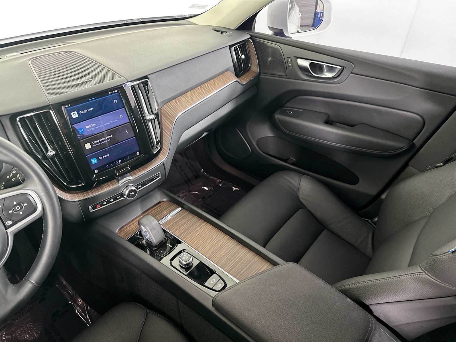 Used 2022 Volvo XC60 B5 Momentum w/ Advanced Package image 22