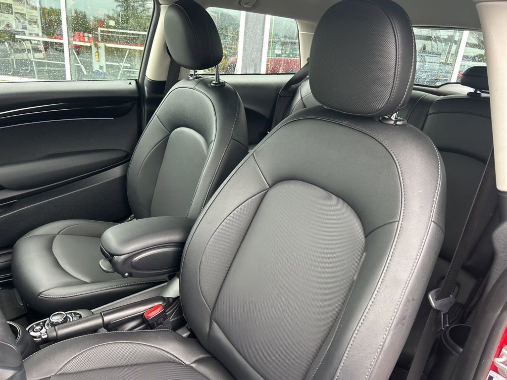 Used 2023 MINI Cooper 2-Door Hardtop image 7