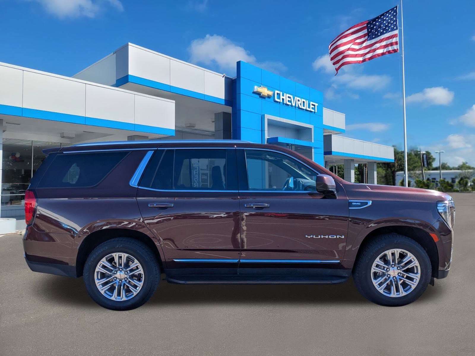 Used 2023 GMC Yukon SLT w/ Max Trailering Package image 3