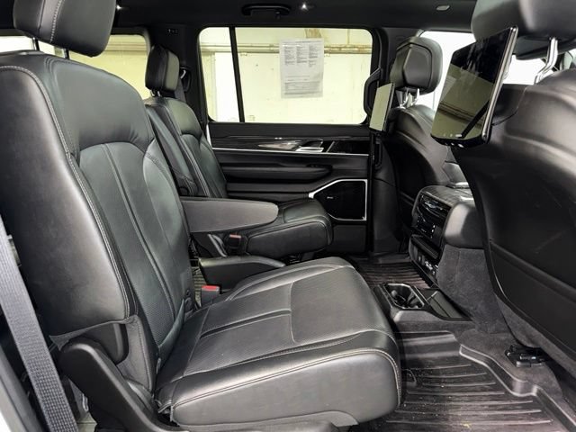 Used 2022 Jeep Wagoneer Series III w/ Premium Group I AWD/4WD image 24