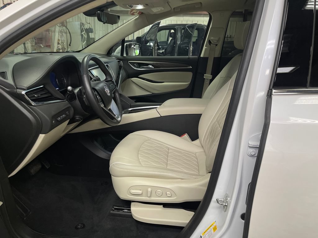 Used 2024 Buick Enclave Avenir w/ Avenir Technology Package AWD/4WD image 14