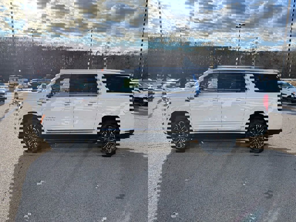 New 2026 GMC Yukon XL Elevation image 5