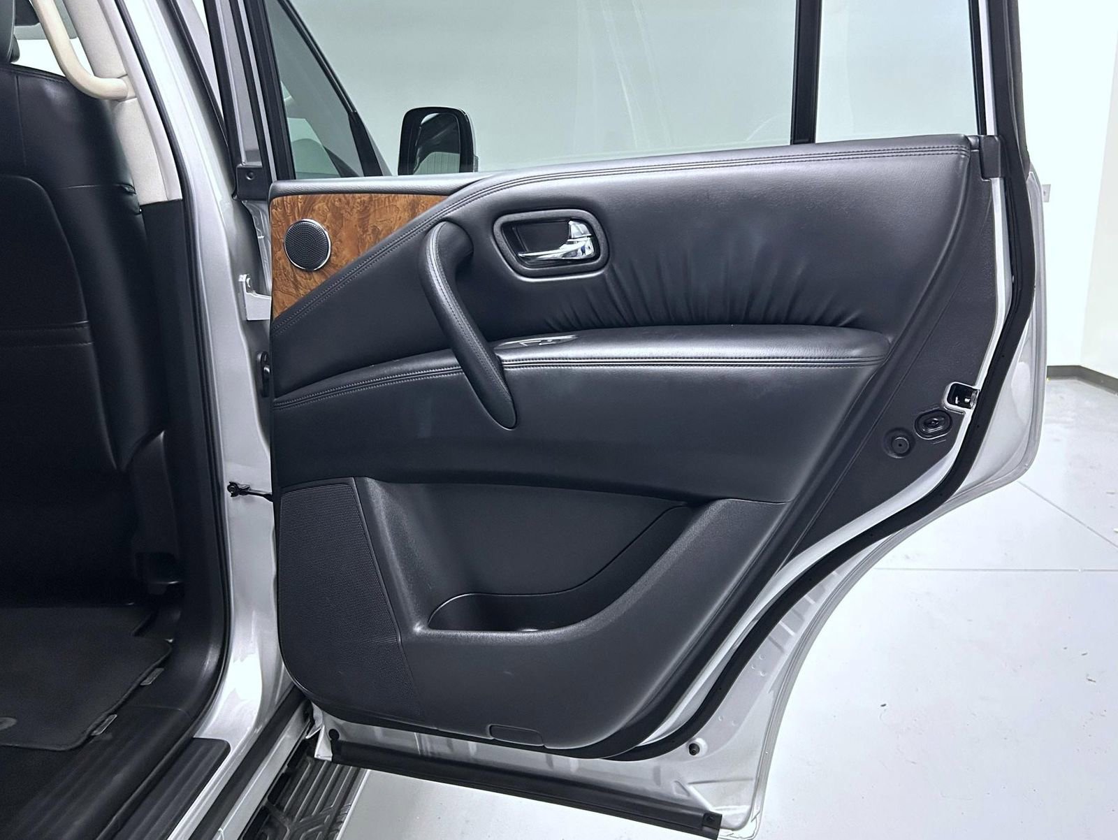 Used 2024 Nissan Armada SL AWD/4WD image 17