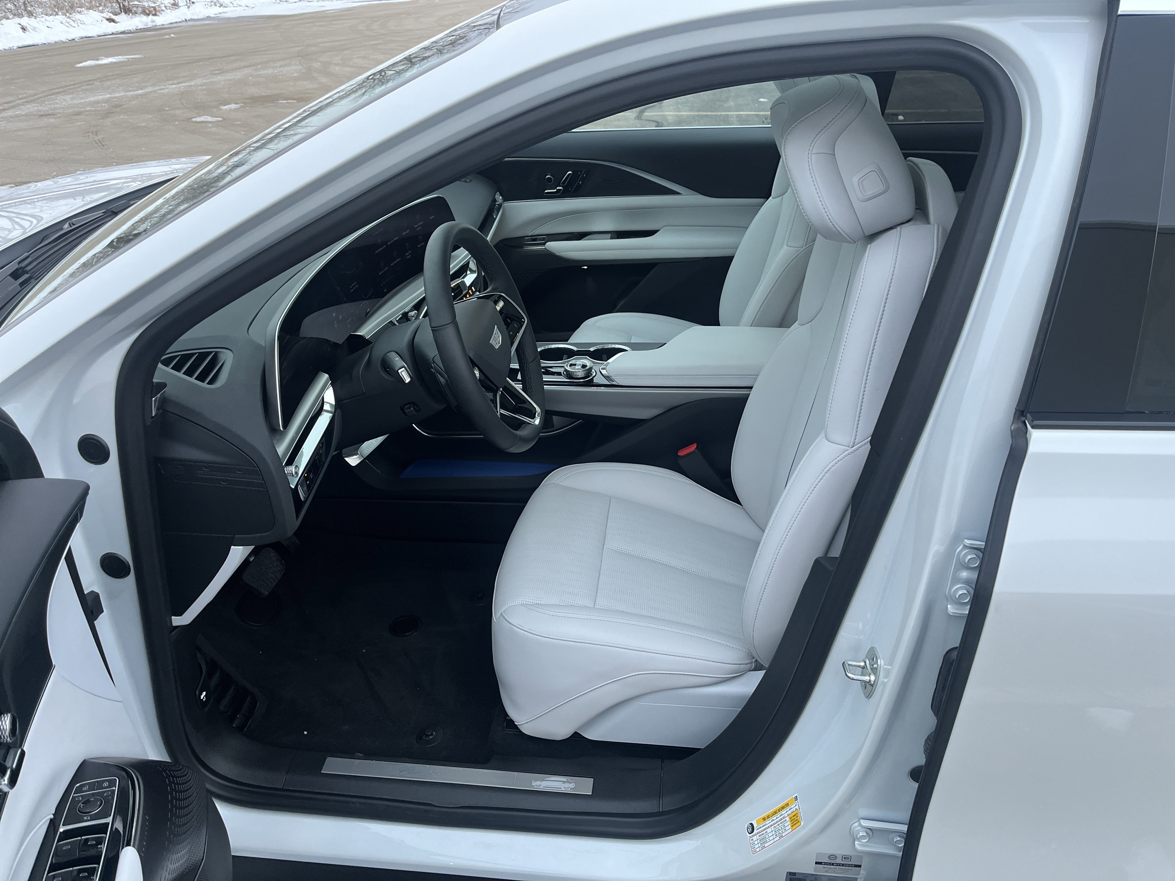 Used 2025 Cadillac Lyriq Luxury image 9