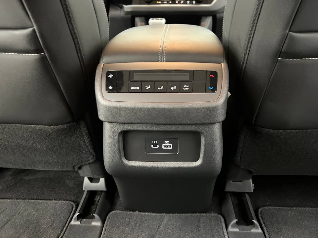Used 2025 Nissan Pathfinder SL AWD/4WD image 24