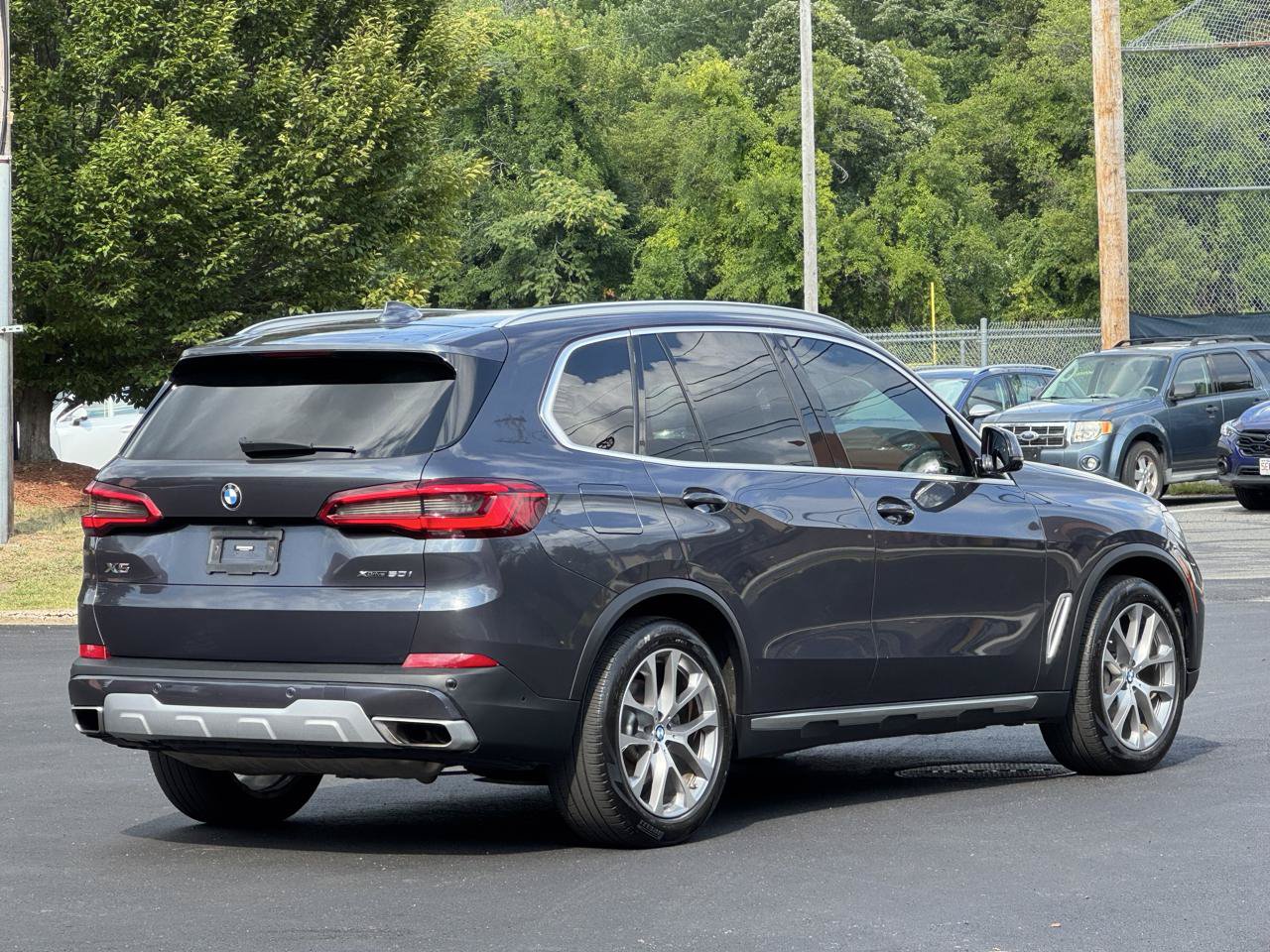 Used 2019 BMW X5 xDrive50i w/ Parking Assistance Package AWD/4WD image 6
