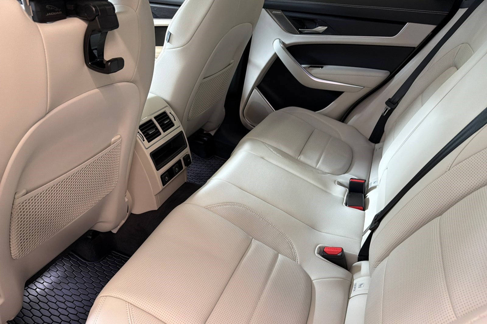 New 2025 Jaguar F-PACE R-Dynamic S AWD/4WD image 24